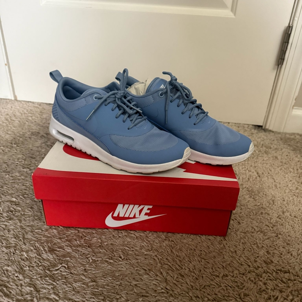 Nike Women's Blue Sneakers